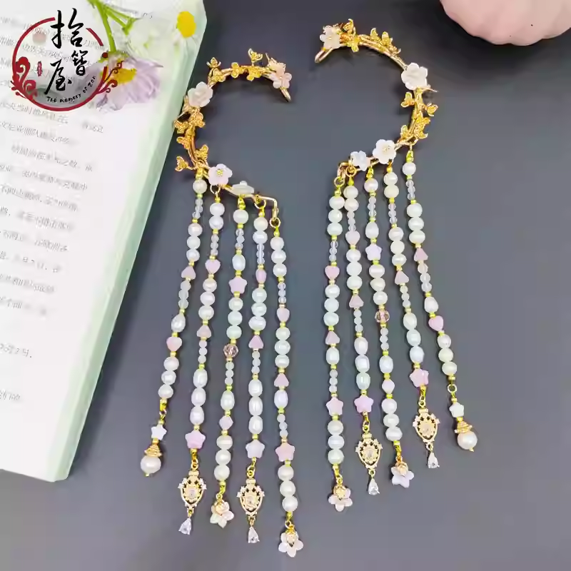 Court retro earrings