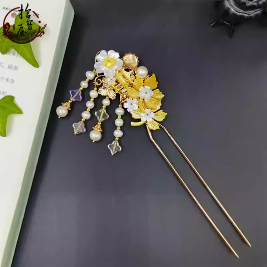 Pearl maple leaf hair clip