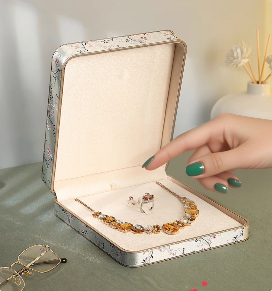 Chinese-style jewelry box