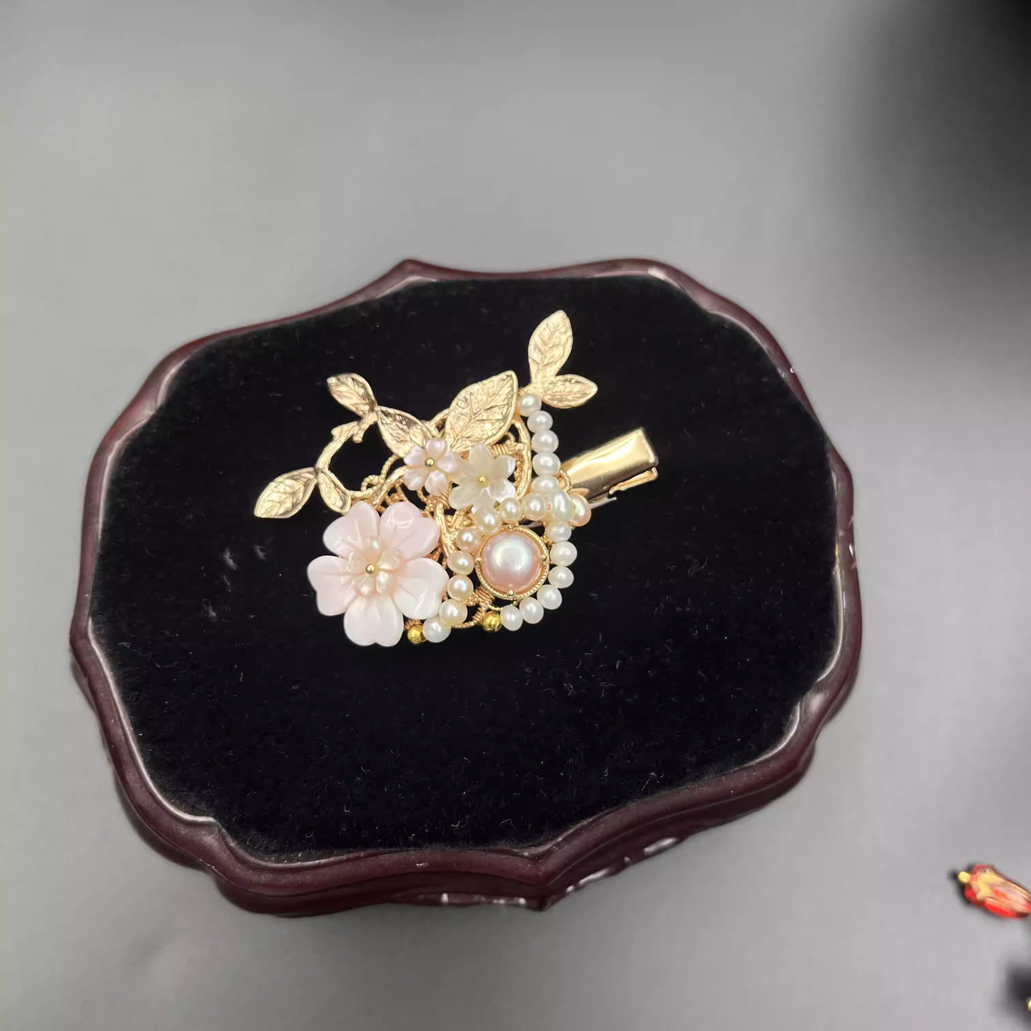 Purely handmade exquisite pearl hair clip