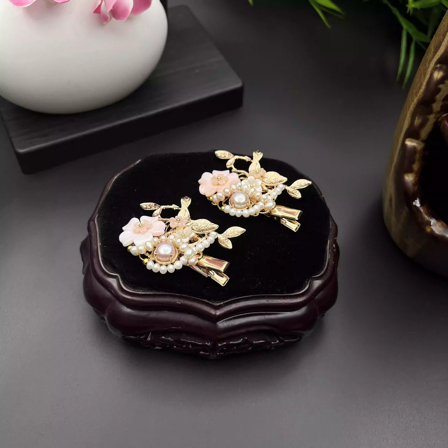 Purely handmade exquisite pearl hair clip