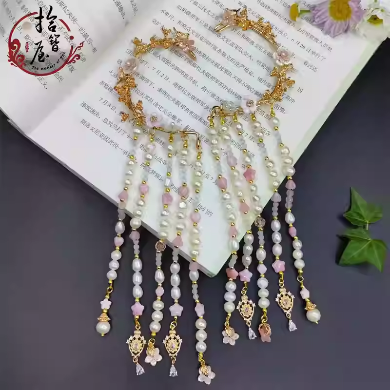 Court retro earrings