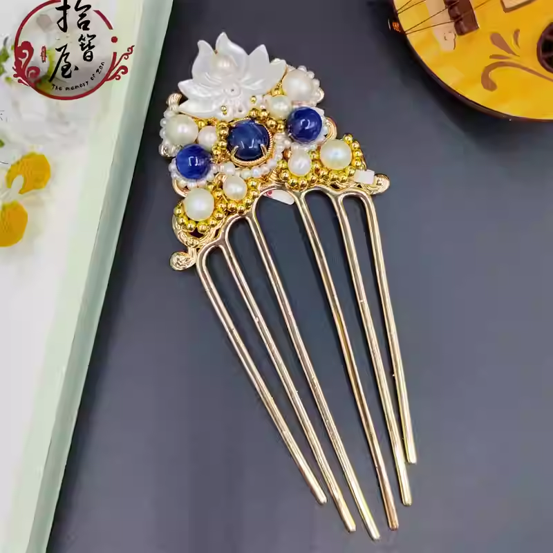 Retro court pearl hair comb
