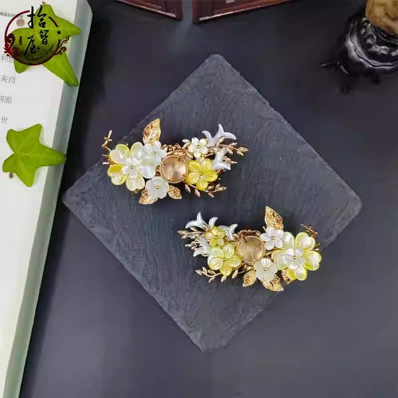 Pearl butterfly hair clip