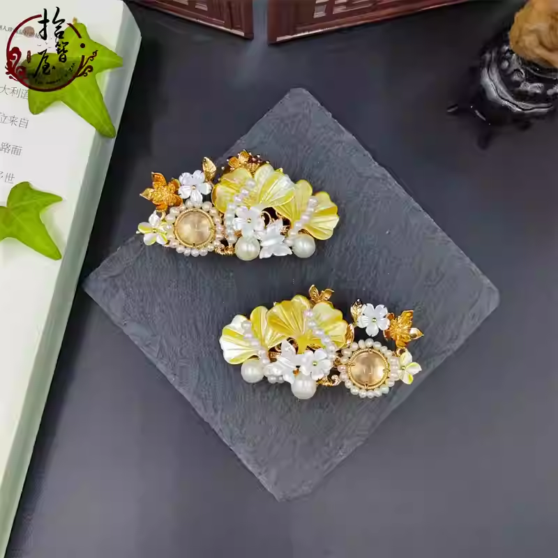 Pearl butterfly hair clip