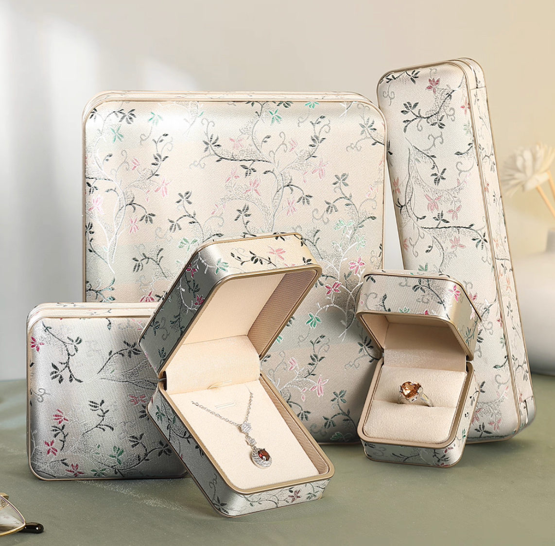 Chinese-style jewelry box