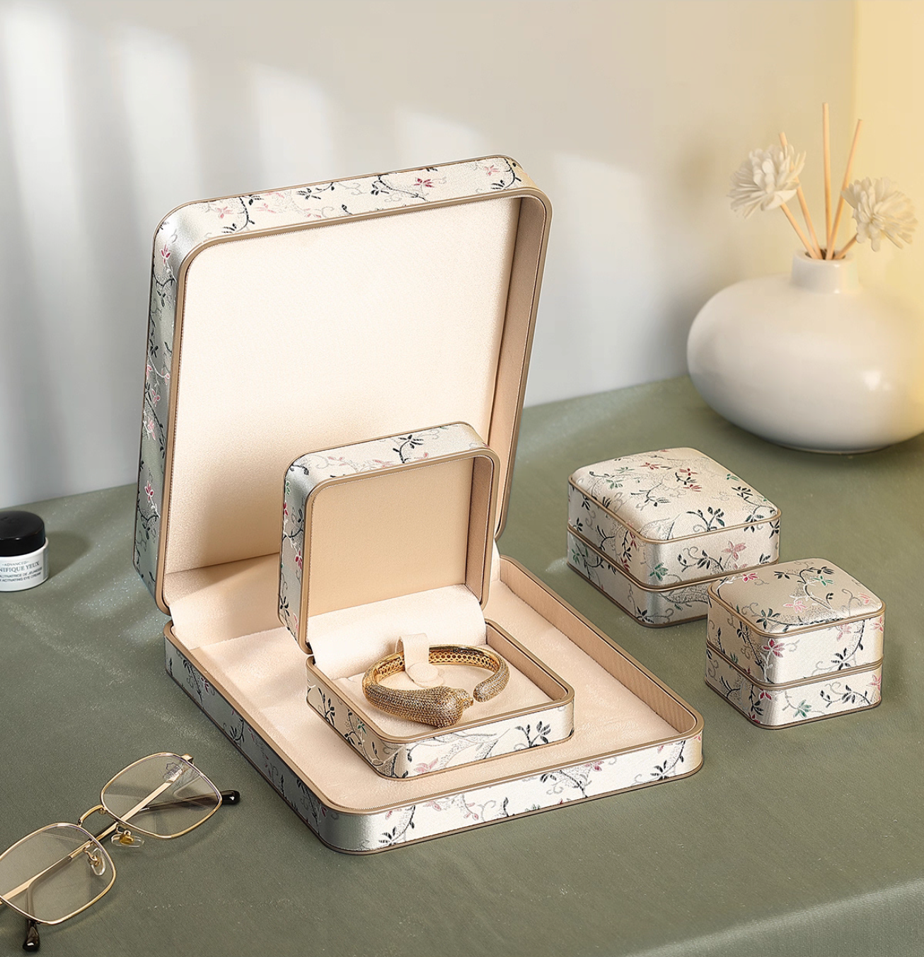 Chinese-style jewelry box